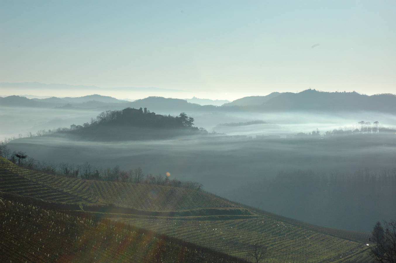 Paesaggio dal balcone sul Monferrato